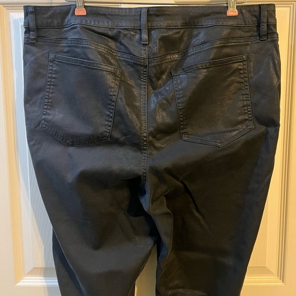 Chico’s Coated Slim Leg Waxed Jeans Jeggings Black Stretch Chico’s 3 is Size 16 - Picture 9 of 10